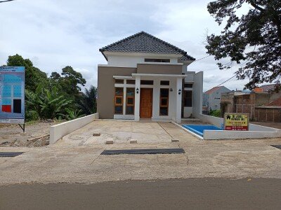 Rumah Pinggir Jalan Utama di Cinunuk Bandung Timur – Cocok Komersial